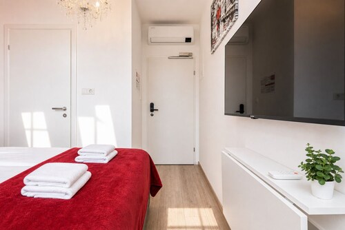 Bright AC Room Near Hauptbahnhof