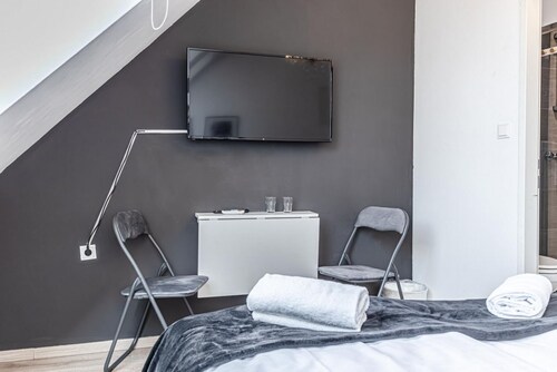 Quiet AC Room Near Hauptbahnhof