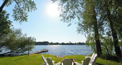 Spacious Luxury Lakefront Retreat: 4BR home in Pine City, MN