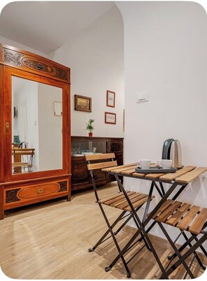 Căn hộ Tiêu chuẩn, 1 phòng ngủ, máy điều hòa, quang cảnh thành phố | Khu ăn uống