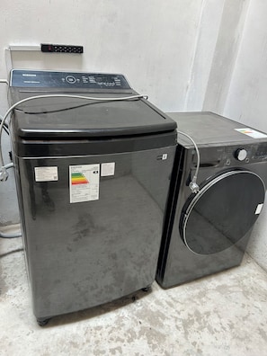 A Samsung refrigerator with a control panel and a washing machine. - Apartment with a washer and dryer (Cajamarca)
