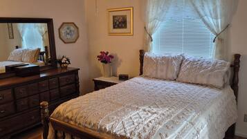 3 bedrooms, iron/ironing board, WiFi, bed sheets