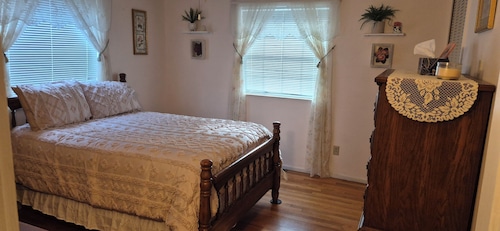 Greenbelt Getaway 3 Bedroom Home in Oak Ridge TN