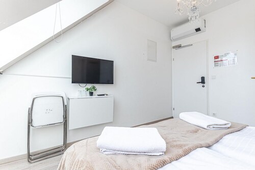 Stylish AC Room Near Hauptbahnhof