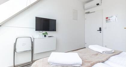 Stylish AC Room Near Hauptbahnhof