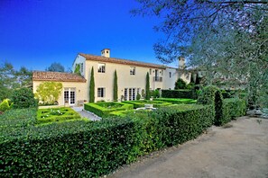 Exterior - Phenomenal Private Estate with pool and spa in San Juan Capistrano.4-bed, 6 bath (San Juan Capistrano)