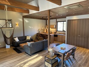 Cottage, véranda | Coin séjour