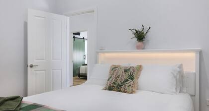 Gem on Crown - Freshly Renovated, Pet-Friendly. and Spacious 4BR home