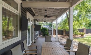 Outdoor dining - Charming Augusta retreat with modern comforts, cozy fireplace & private backyard (Martinez)