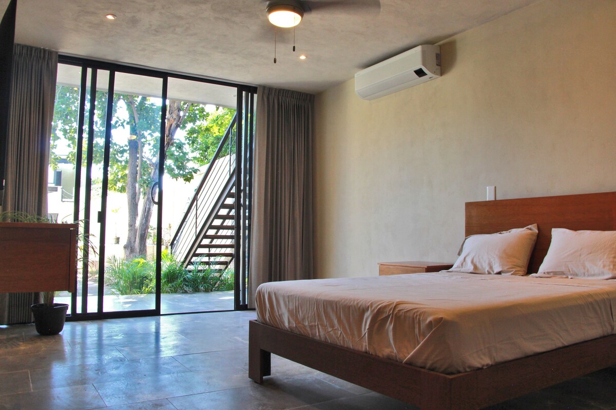 Quarto casal luxo, vista para a piscina | Escrivaninha, Wi-Fi de cortesia