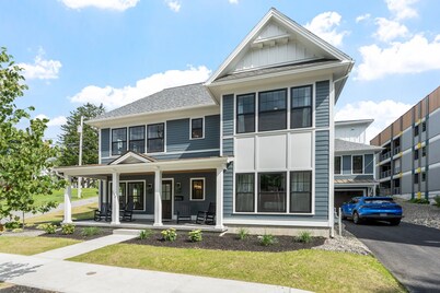 New! City Center in Quiet Peaceful Location