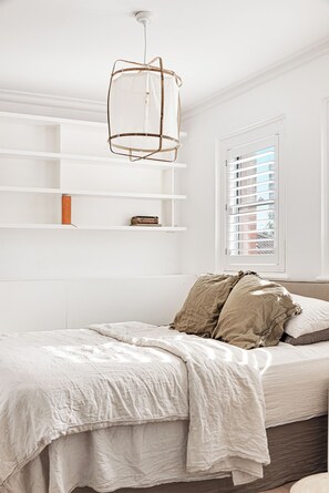 Room - Casa Franka - Art Deco Beachfront Apartment in North Bondi (Bondi Beach)