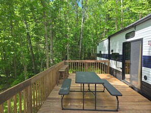 Outdoor dining - Suite Escape with AC on the Lake (Nevis)