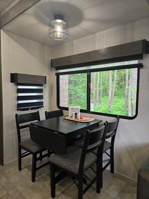 Dining - Suite Escape with AC on the Lake (Nevis)