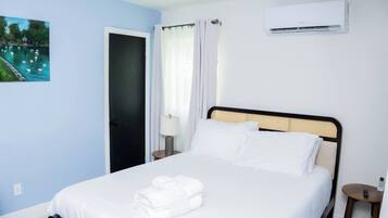 2 bedrooms, iron/ironing board, travel cot, WiFi