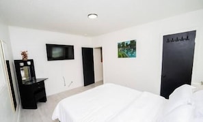 Room - City Life Meets Quiet Comfort (Orlando)
