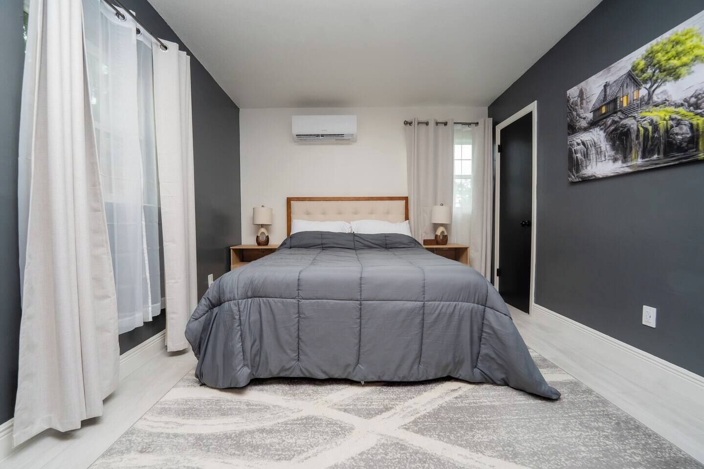 Desk, iron/ironing board, travel cot, WiFi