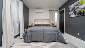 Desk, iron/ironing board, travel cot, WiFi