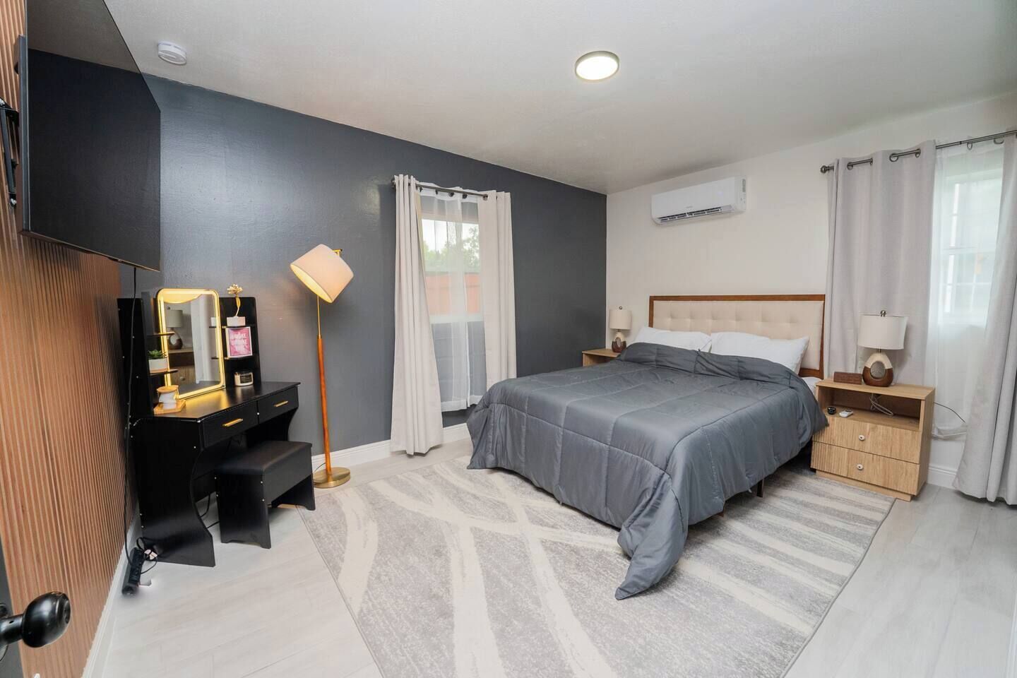 Desk, iron/ironing board, travel cot, WiFi