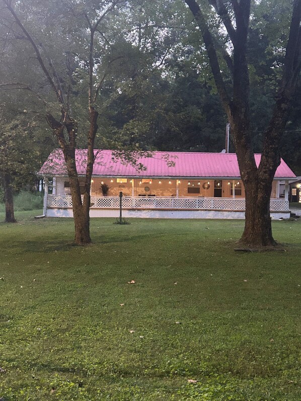 Unclassified image, 1 of 23, button - 2-bedroom house within 5 mins of boat dock. KY lake. Hunters. Fishing. (Stewart)