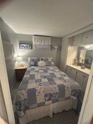 Unclassified image, 3 of 23, button - 2-bedroom house within 5 mins of boat dock. KY lake. Hunters. Fishing. (Stewart)