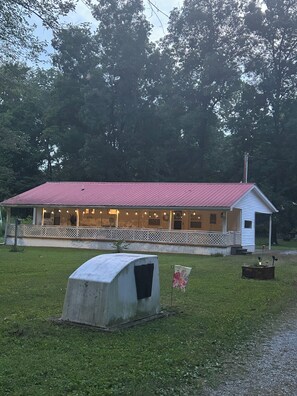Unclassified image, 2 of 23, button - 2-bedroom house within 5 mins of boat dock. KY lake. Hunters. Fishing. (Stewart)