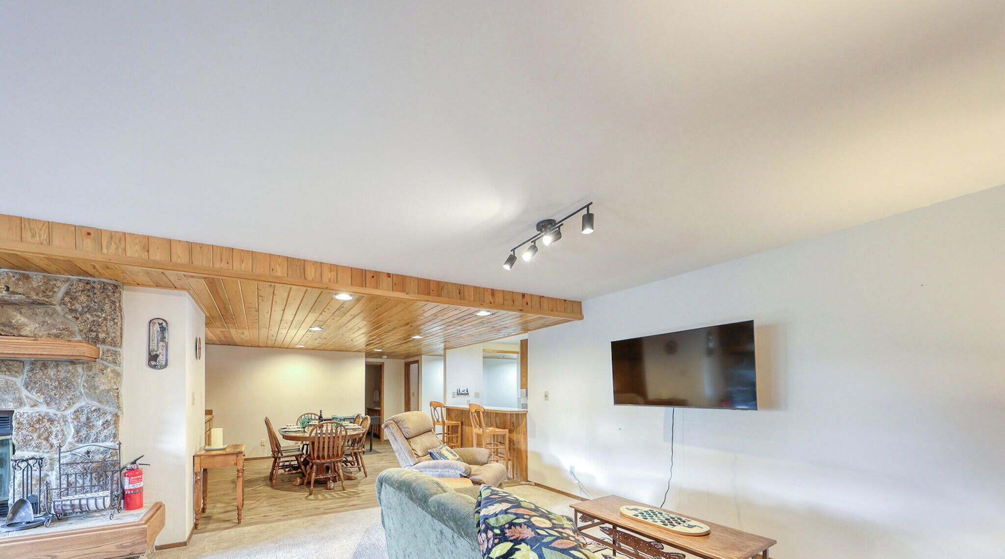 Mountain Village Gem! Gorgeous Skycrest Condo - Big Sky, MT