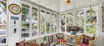 Porch House On 1st