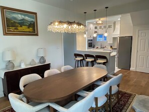 Dining - Historic Home River Walk & Alamodome (San Antonio)