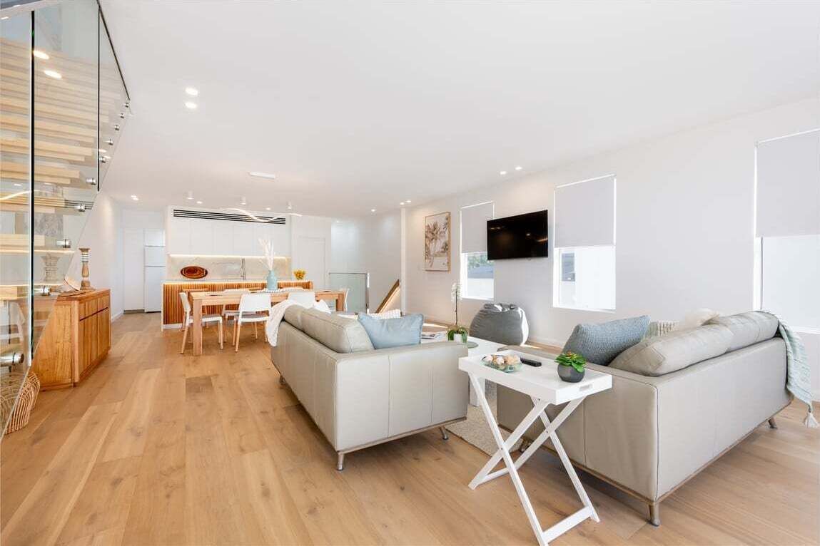 Adrift - Front Row Living On Wooloolga Beach - Woolgoolga