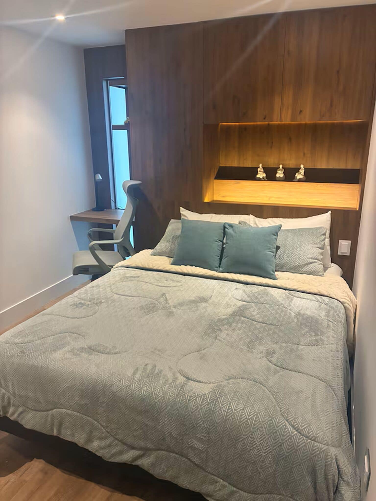 Iron/ironing board, WiFi