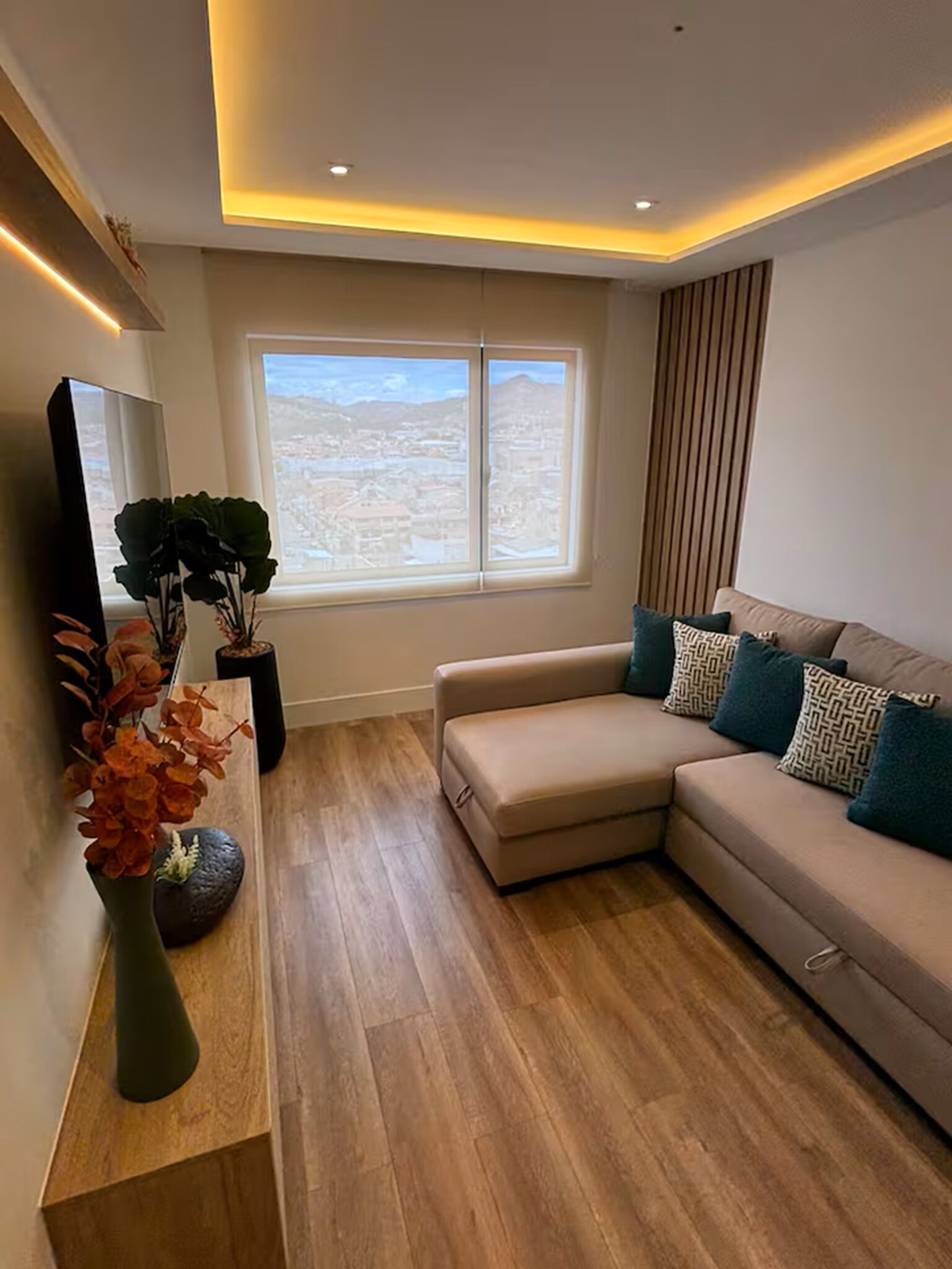 Modern Apt. With Skyline Views - Easy 5-min Drive To Center - Cuenca, Ecuador