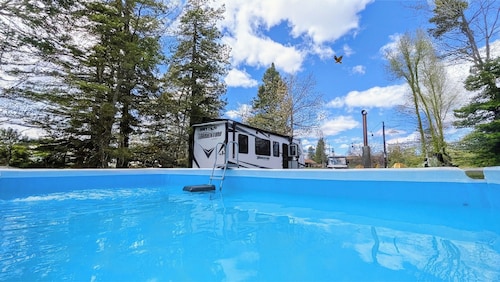 Furubekk • Nordic Spa RV • Pool • Sauna • Hot Tub • Ottawa