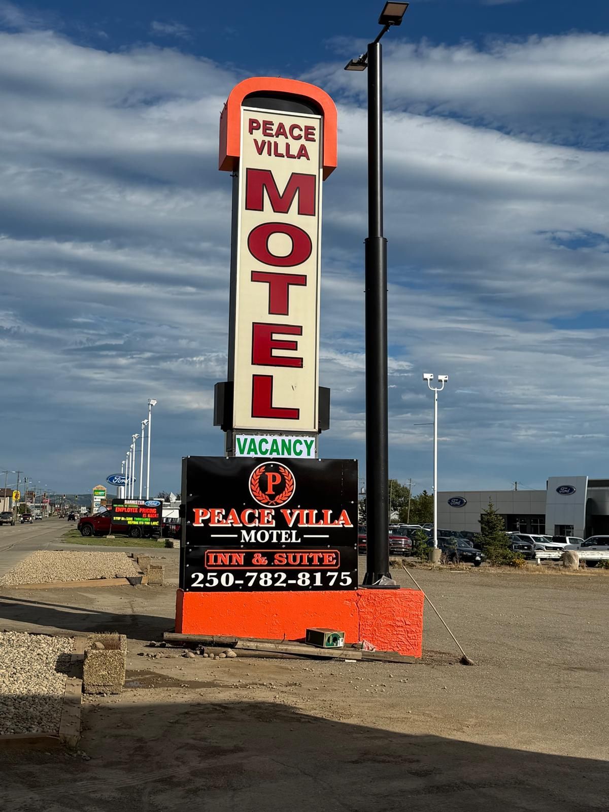 A motel sign with the name 'Peace Villa Motel' and a vacancy notice.