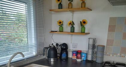 Cabin - Sleeps 6 - Indoor Pool - Parking