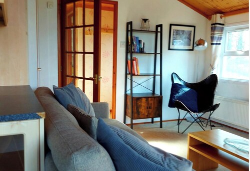 Cabin Sleeps 6 with Indoor Pool Parking