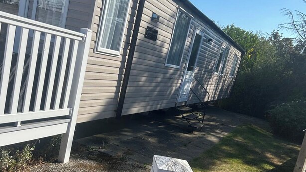 Exterior detail - Cabin - Sleeps 8 - Garden and Parking (St. Leonards-on-Sea)