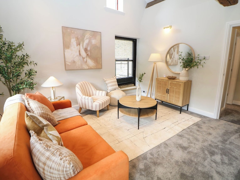 Half Under, Pet Friendly, With A Garden In Huddersfield - Huddersfield