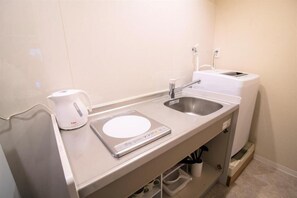 A kitchenette with a coffee maker, a scale, and a sink. - Arbor house (Kagoshima , Nishida)