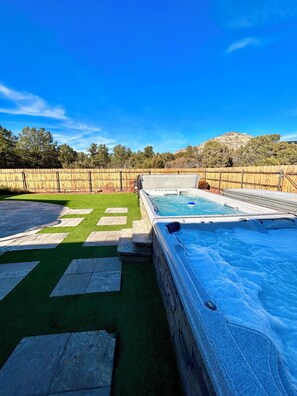 Outdoor spa tub - Sedona Luxury 5-Bedrm Oasis, Pool-Spa, Yoga, Views (Sedona)