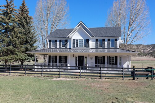 Private Colorado Farmhouse on 2 Acres Close to Town Family & Ski Retreat