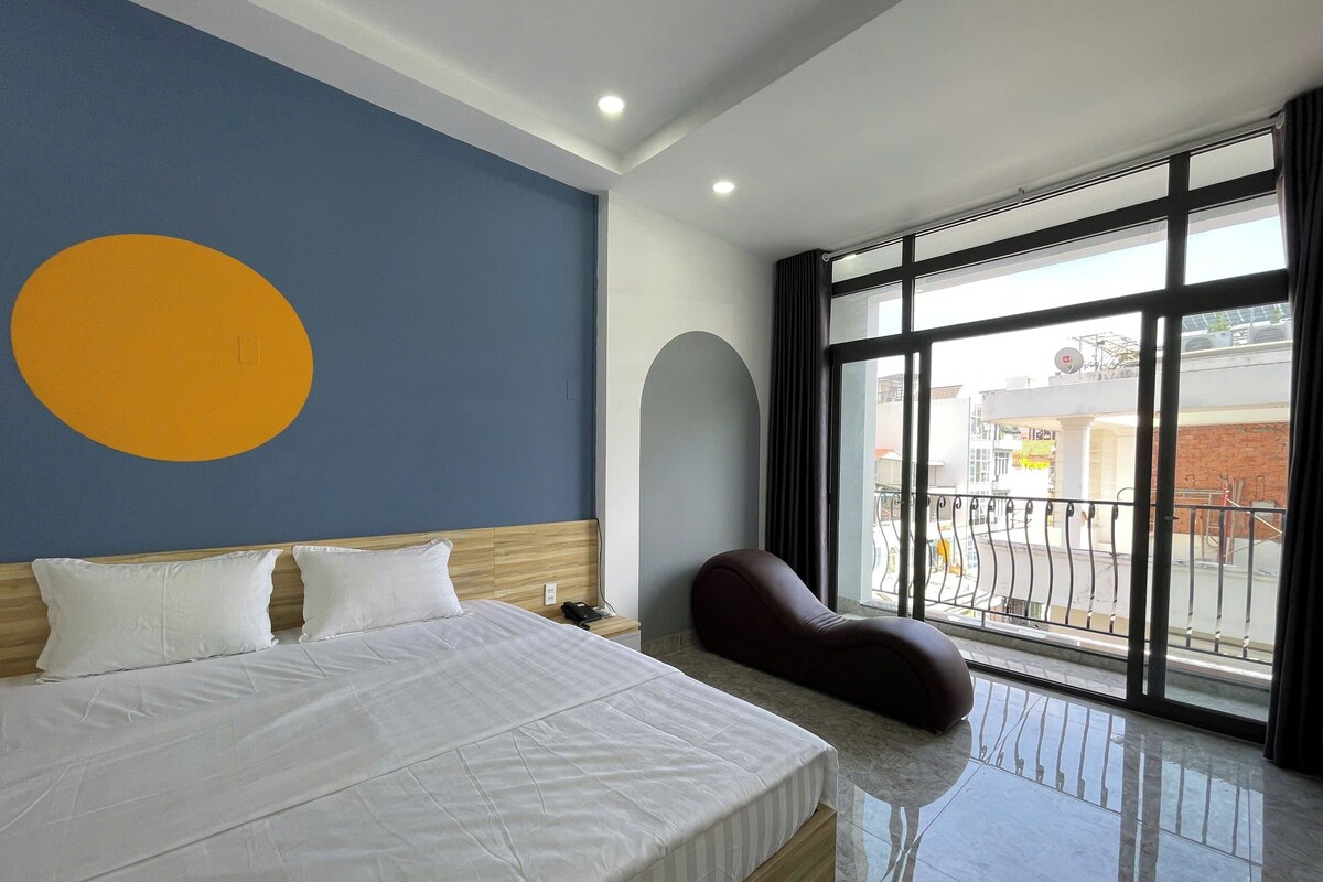 Doppia Deluxe, vista città | Una scrivania, Wi-Fi gratuito