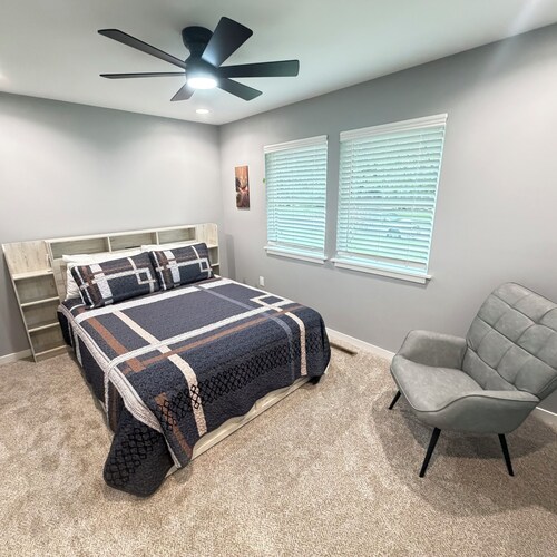 New beautifully Fresh rebuilt 5-bedroom house in charming in Washington