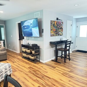 Unclassified image, 4 of 32, button - Fresh rebuilt Quaint 5-bedroom house in charming Washington with cool AC (Washington)