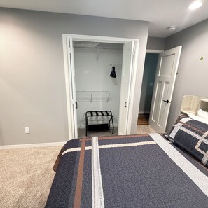 Unclassified image, 2 of 32, button - Fresh rebuilt Quaint 5-bedroom house in charming Washington with cool AC (Washington)