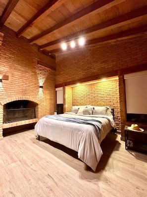 Desk, WiFi, bed sheets - Vrbo Property (Avandaro)