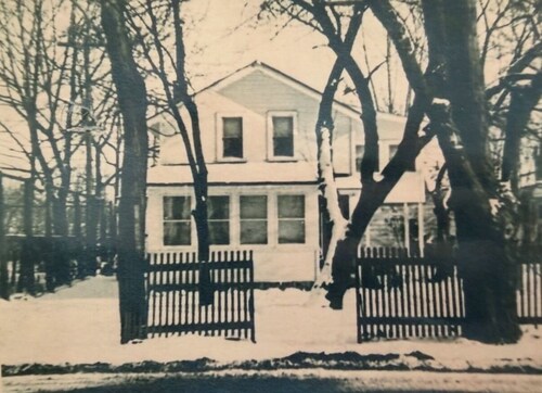 Cozy Ottawa River waterfront 2-bedroom house in beautiful Point Place Toledo, OH