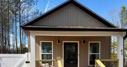 New- Cozy Tiny House- 5 mins from TIEC