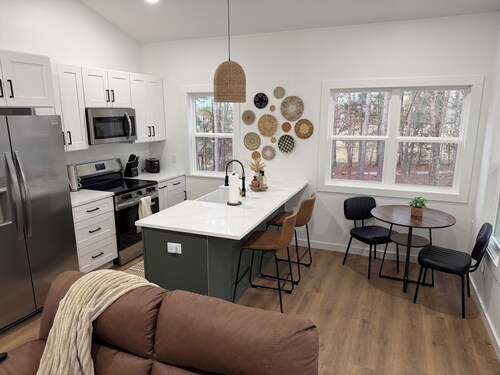 New- Cozy Tiny House- 5 mins from TIEC