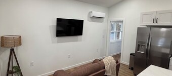 New- Cozy Tiny House- 5 mins from TIEC
